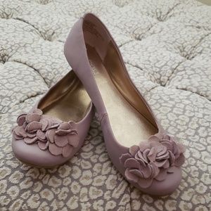 Kenneth Cole Reaction flats.  Man-made leather.